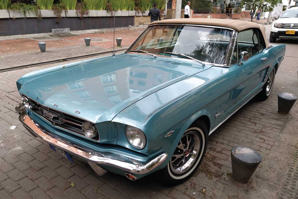 Restored Ford Mustang in Bogotá